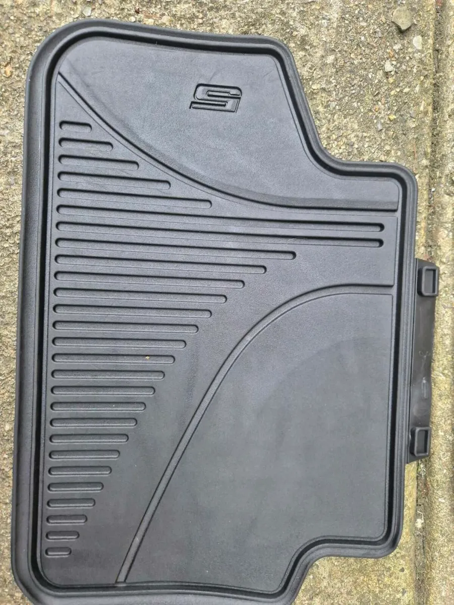 2023 BMW G30 LCI  M SPORT ALL WEATHER MATS - Image 4