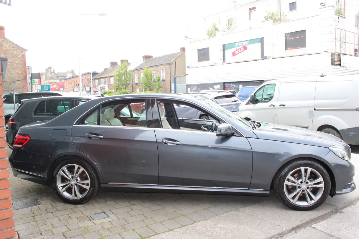 Mercedes-Benz E-Class E220 2.1 2015 - Image 3