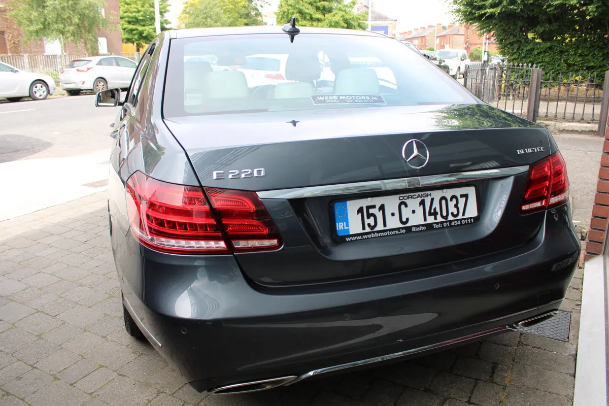 Mercedes-Benz E-Class E220 2.1 2015 - Image 4