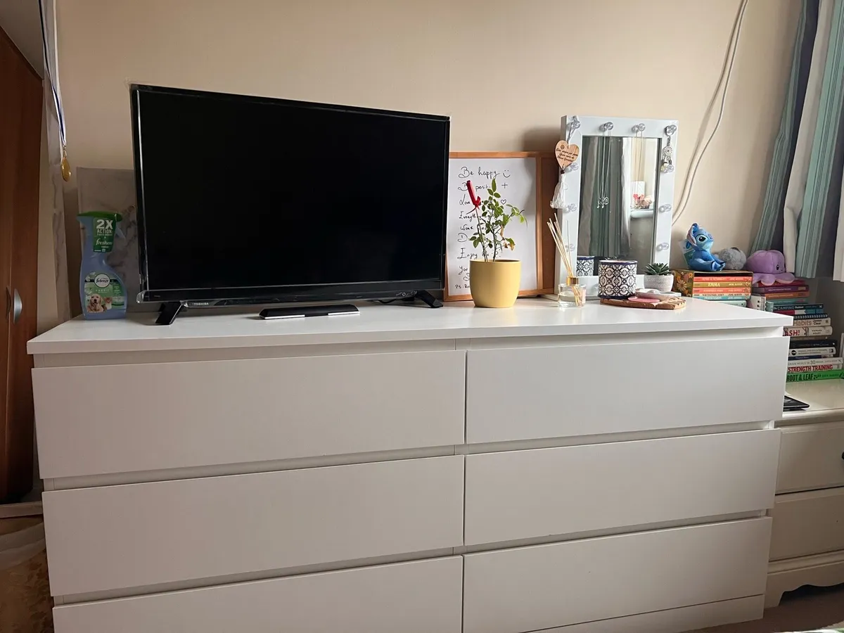 32” smart tv - Image 1