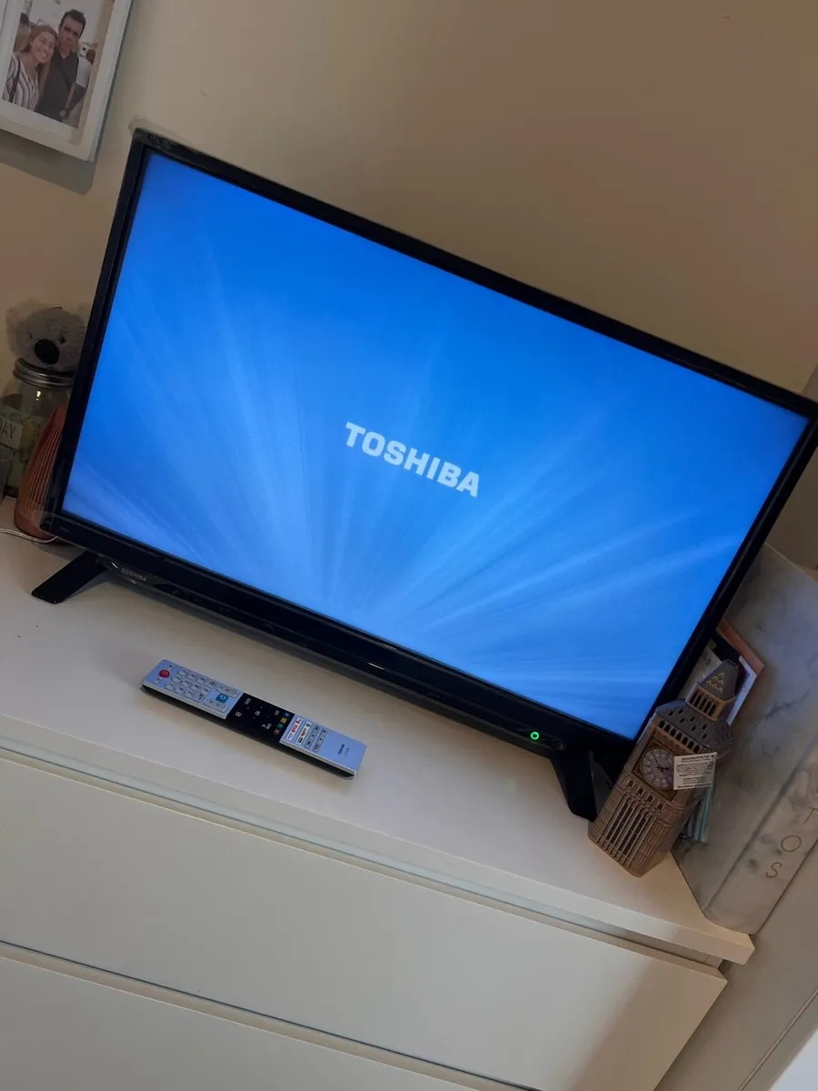 32” smart tv - Image 2