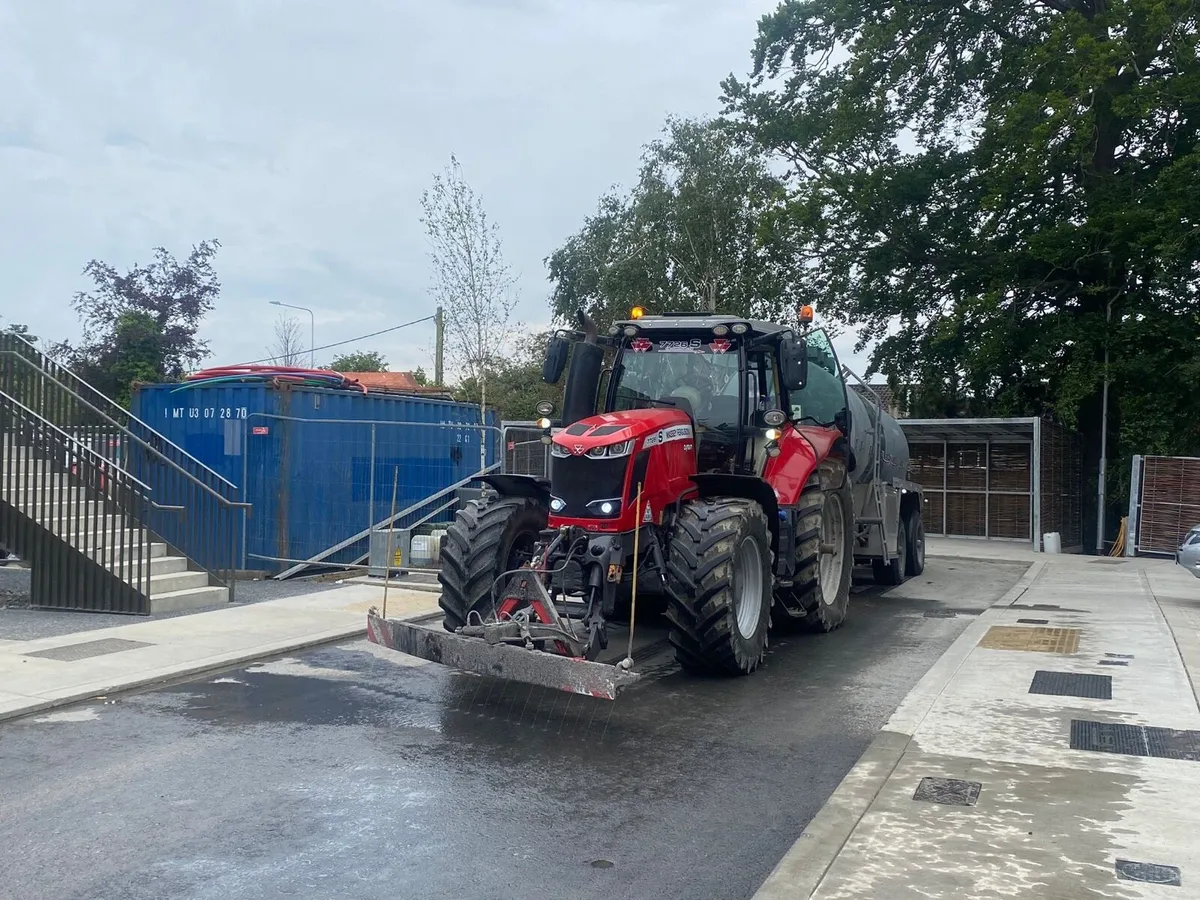 Road washer - Image 1