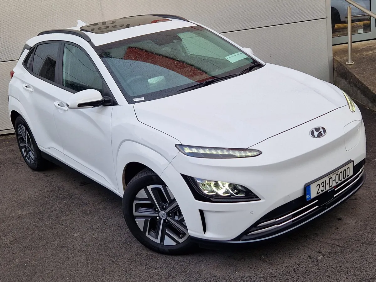 2023 Hyundai Kona Ulitmate, Leatehr, Sunroof - Image 3