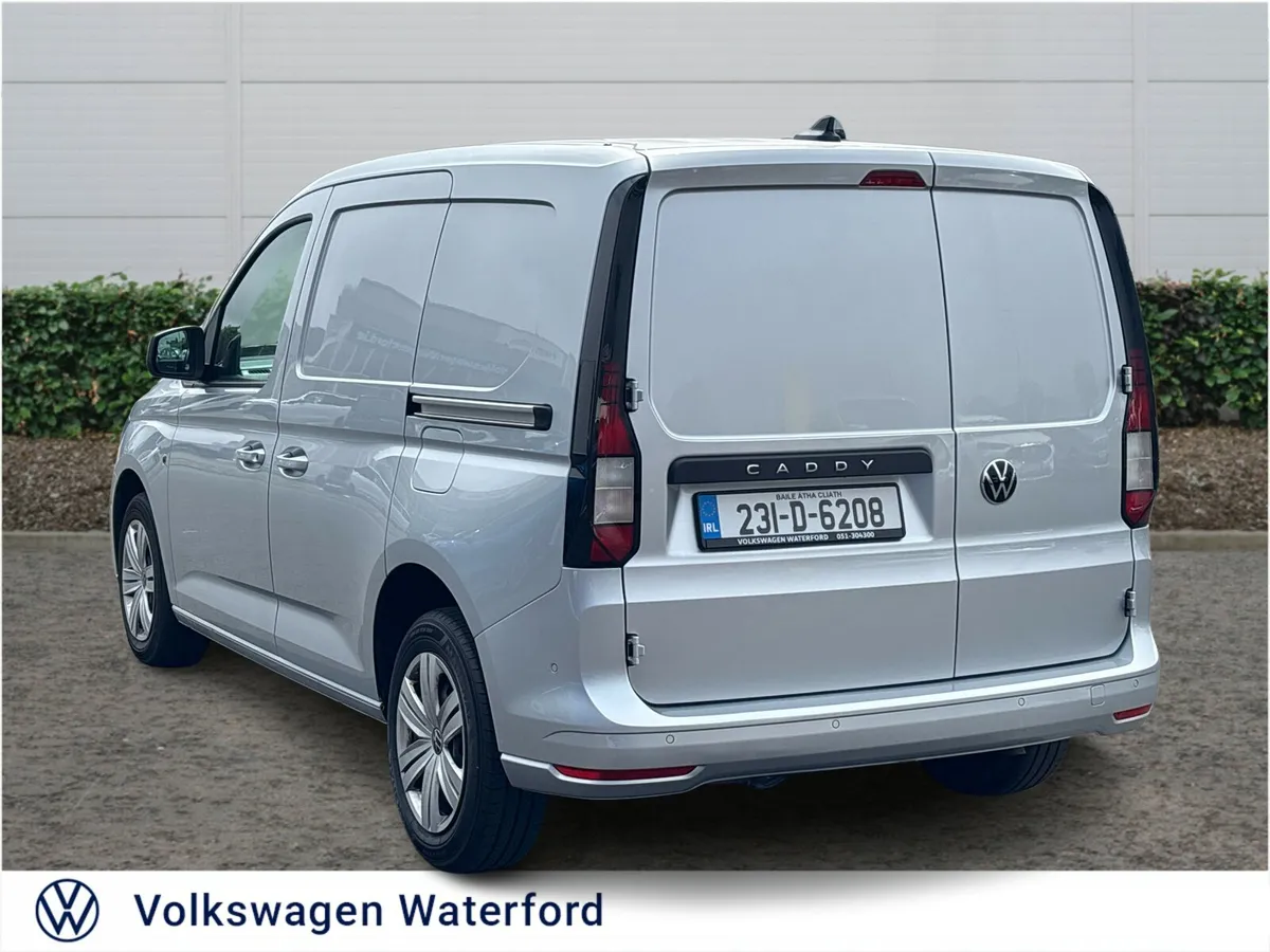 Volkswagen Caddy 2023 TDI 102 HP M6F - Image 4