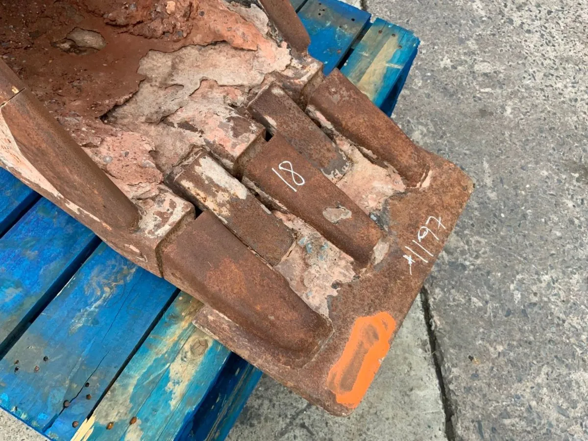 18" STRICKLAND BUCKET.....65mm PINS.........1197t. - Image 4