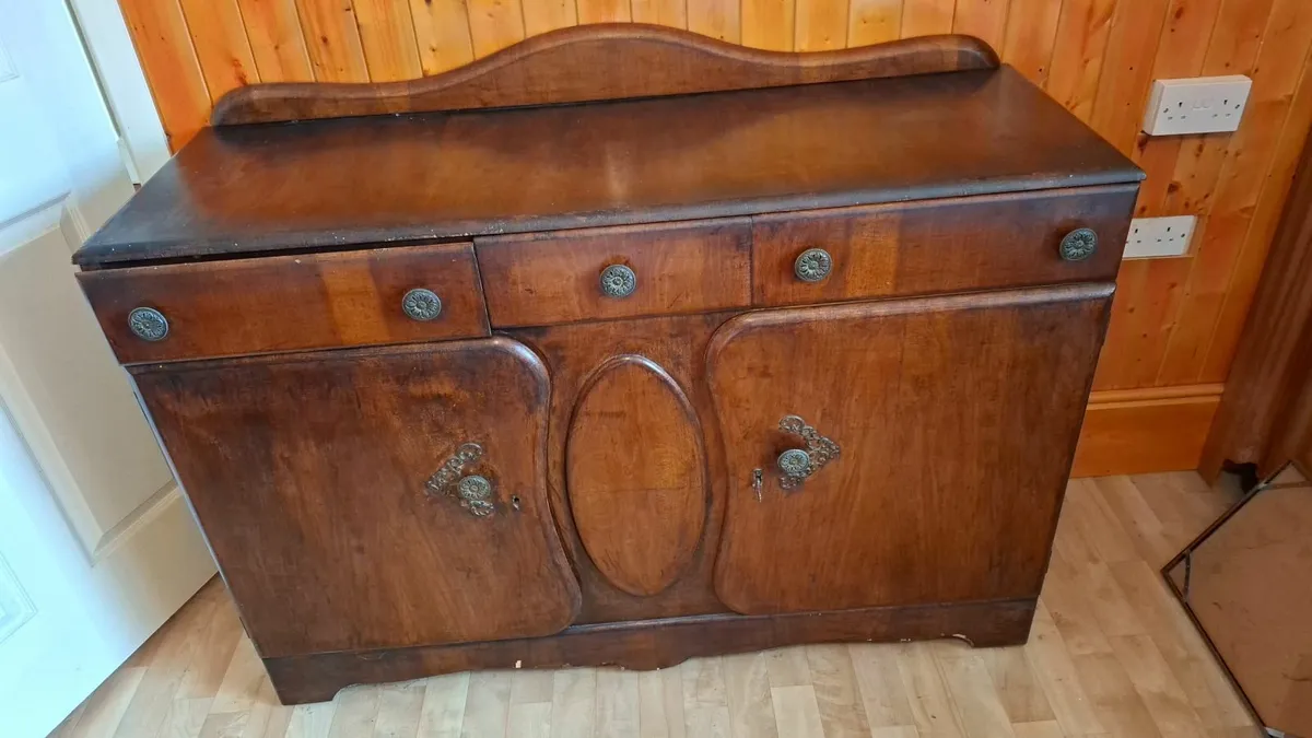 Cabinet - Image 1