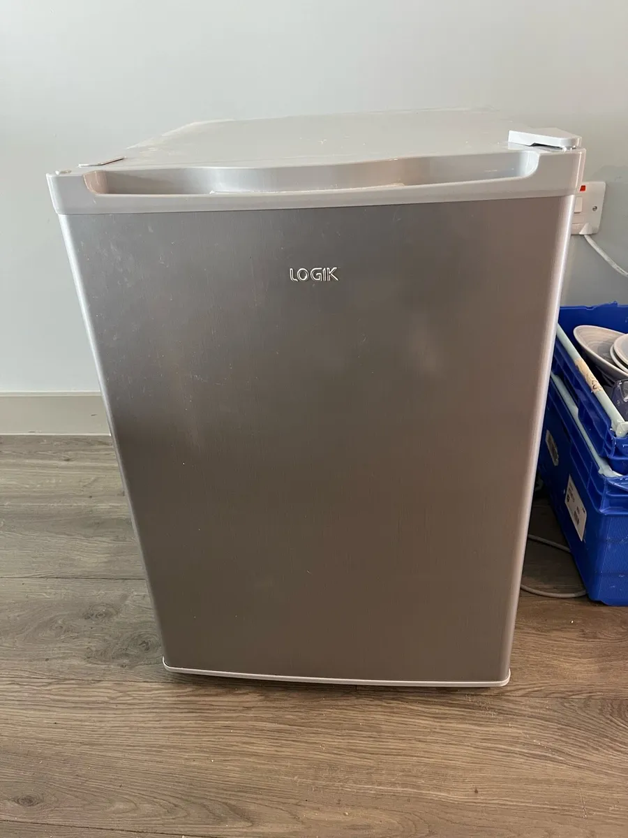 Mini fridge - Image 1