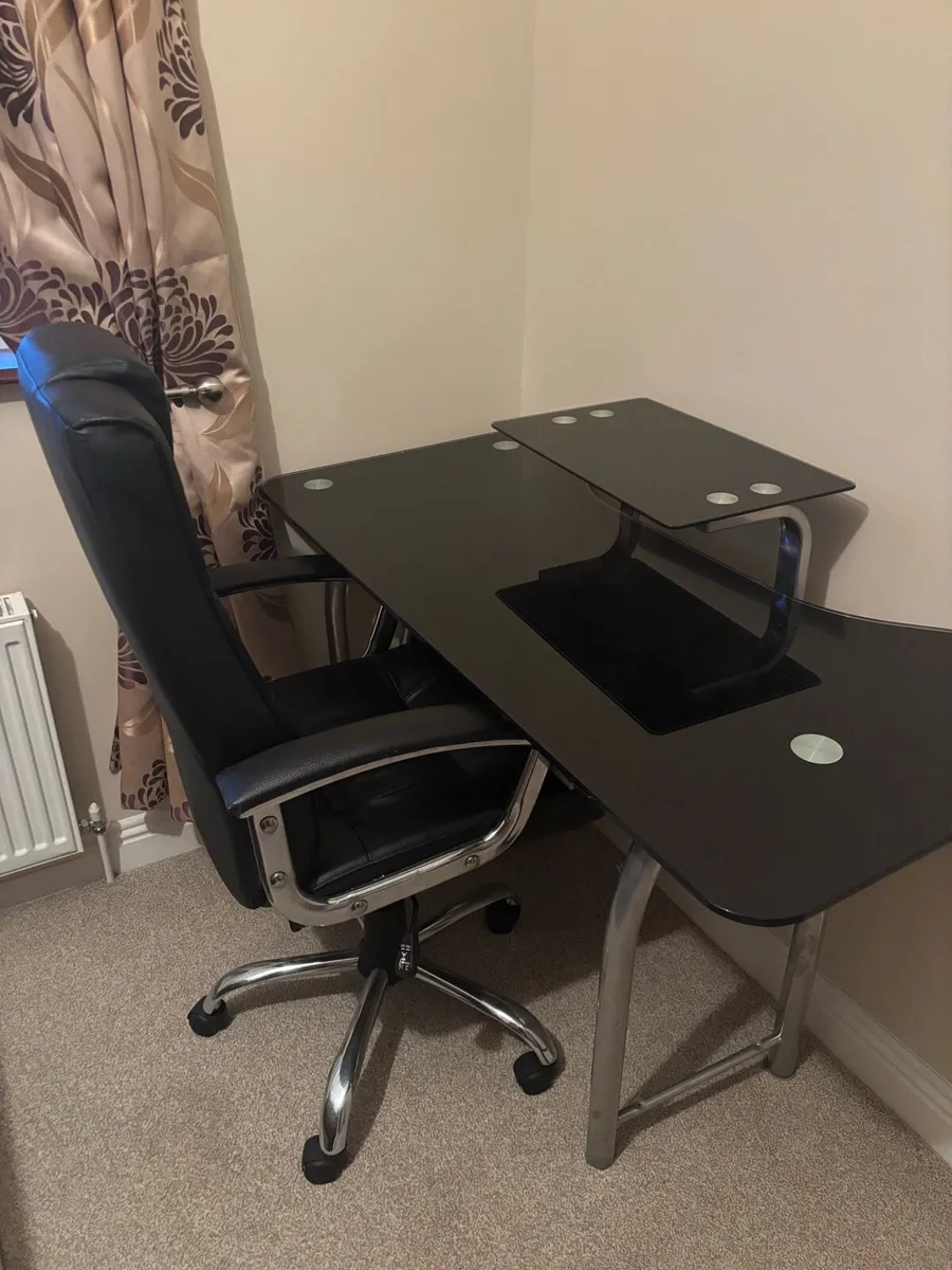 Extendable Black desk for sale - Image 1