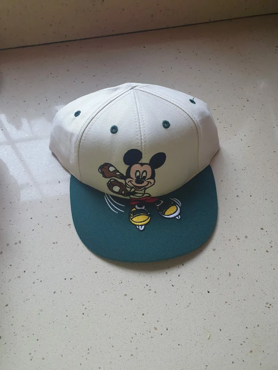 3/ 400 kids disney hats - Image 1