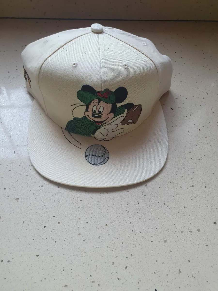3/ 400 kids disney hats - Image 2