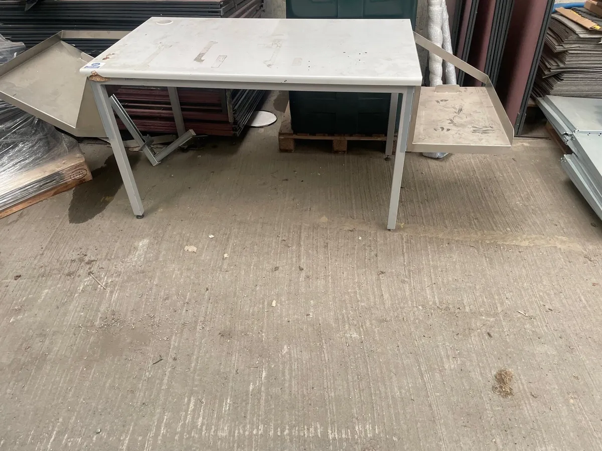 Work bench - Image 1