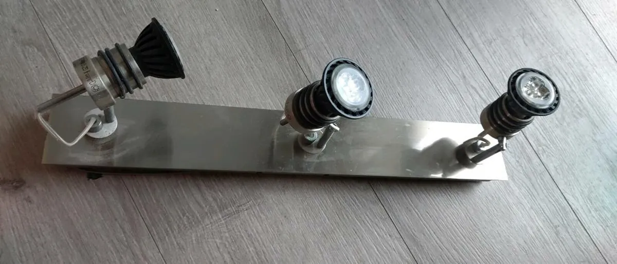 Triple light with 3 long lasting led lights - Image 1