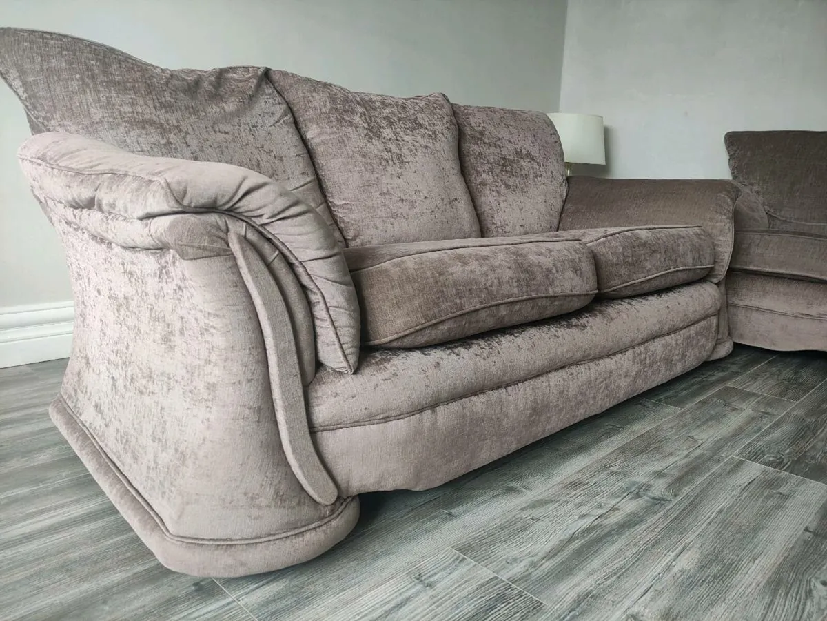 Three piece suite - Image 2