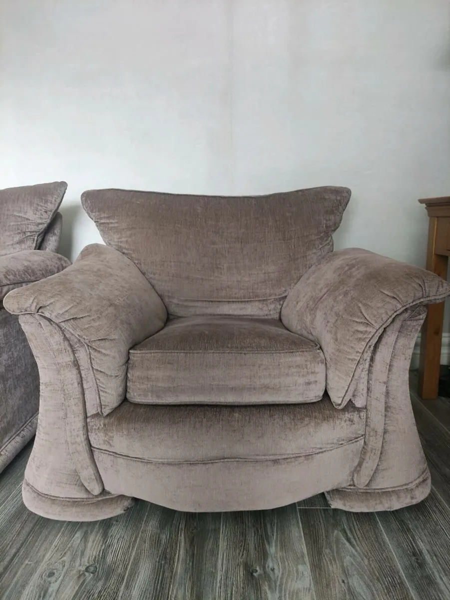 Three piece suite - Image 3