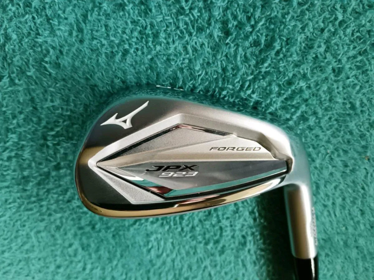 Mizuno JPX 923 Forged Gap Wedge. New - Image 1