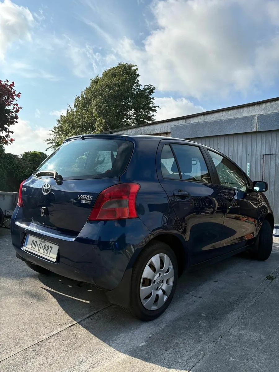Toyota Yaris 2009 - Image 2