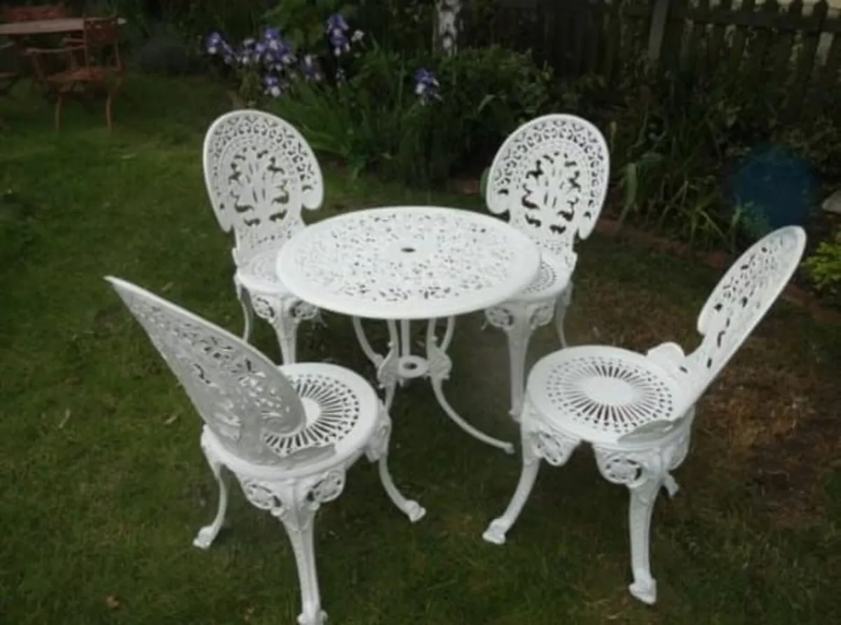 GARDEN / PATIO SET ~ TABLE AND 4 CHAIRS ~ CAST ALU - Image 1