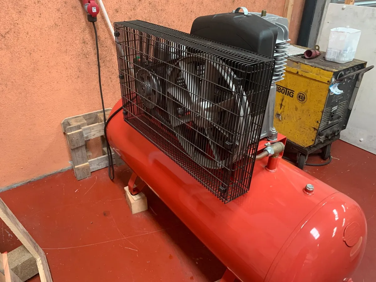 Fini Compressor 7.5hp 270 litre - Image 2
