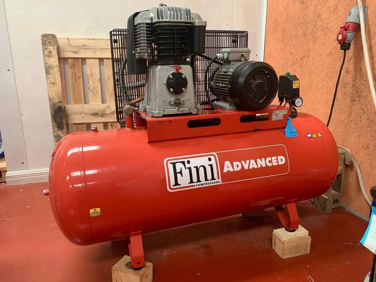 Fini Compressor 7.5hp 270 litre - Image 1