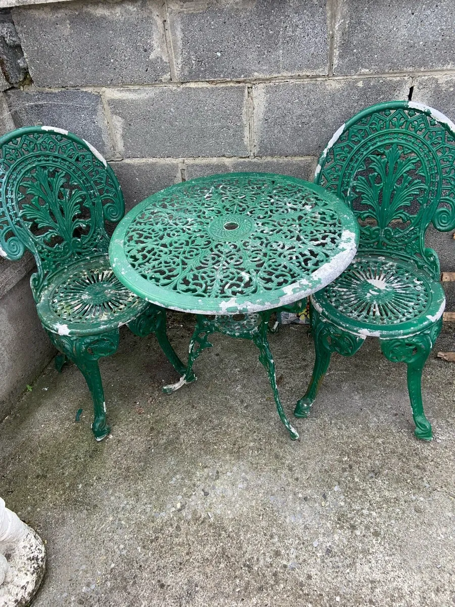 Garden table and two chairs - Image 3