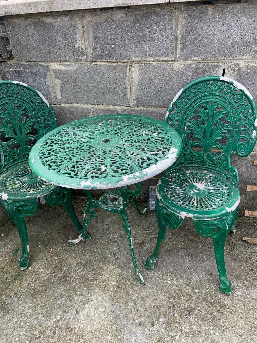 Garden table and two chairs - Image 4