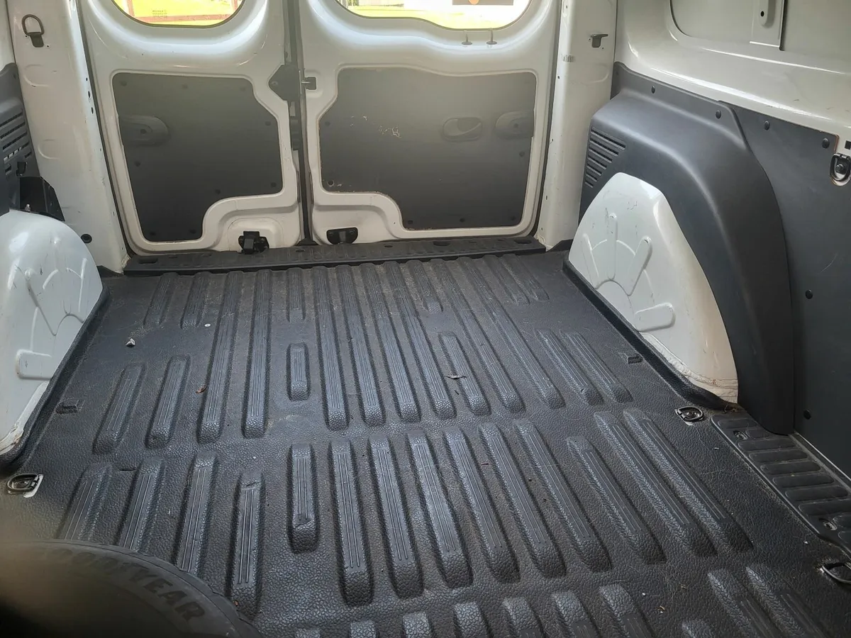 RENAULT KANGOO ZE ELECTRIC. NEW CVRT AND TAX - Image 2