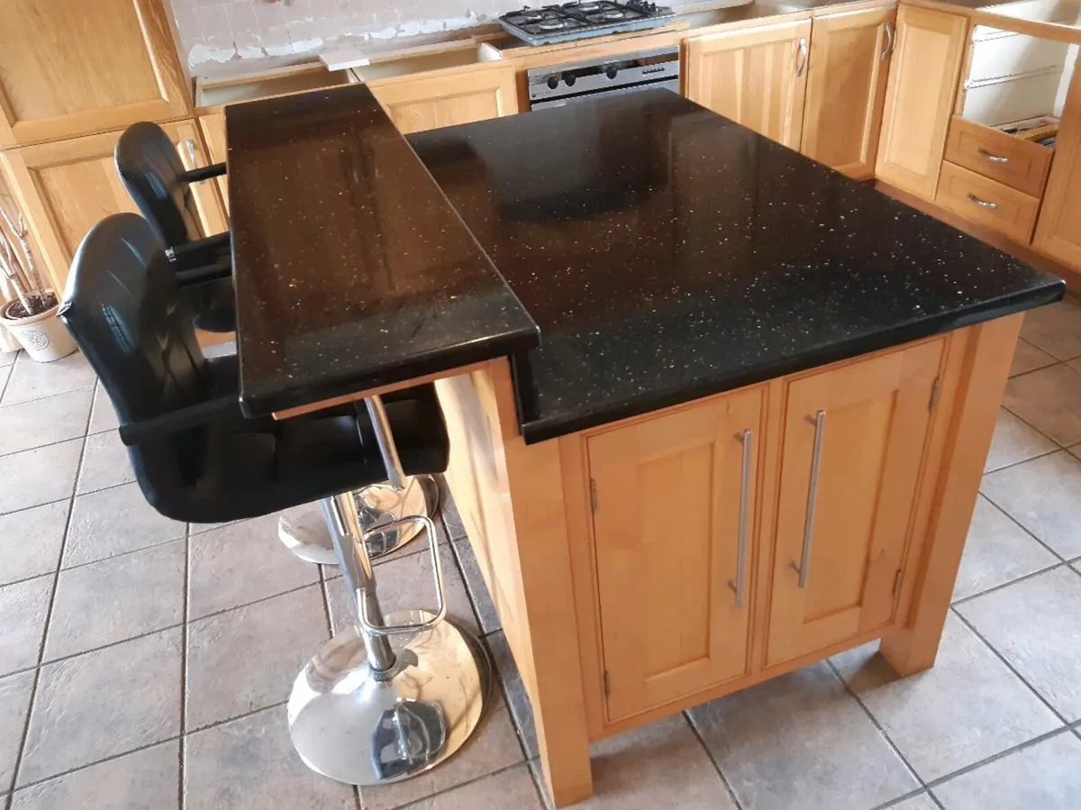 Kitchen Island - Image 2