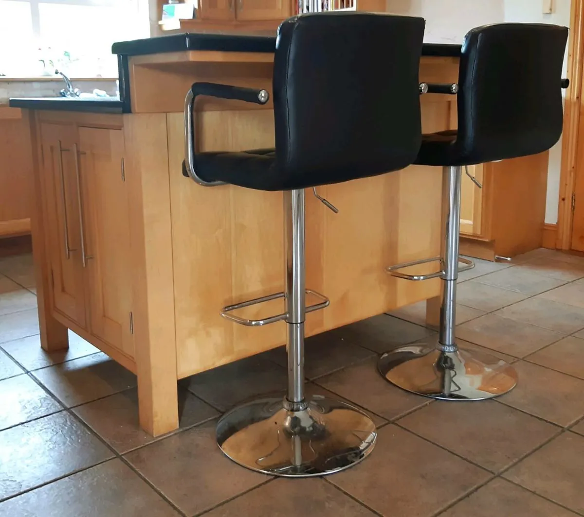 Kitchen Island - Image 3