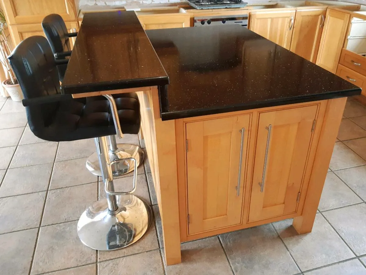 Kitchen Island - Image 4