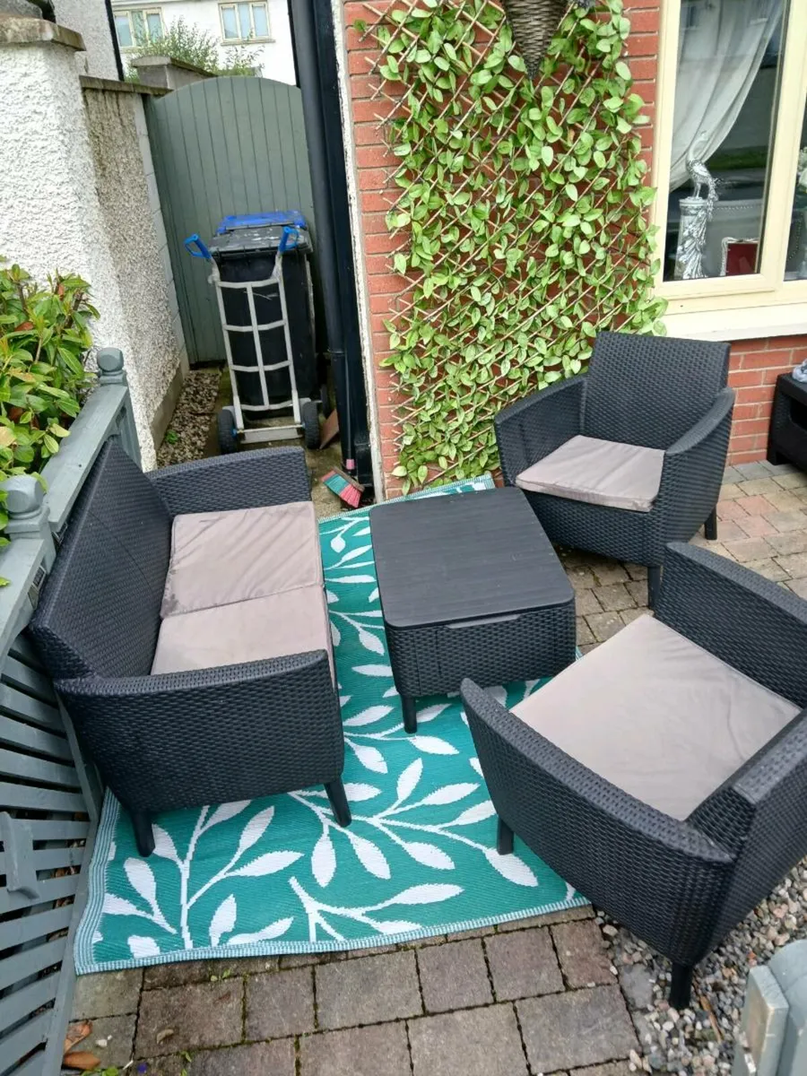 Garden furniture - Image 1