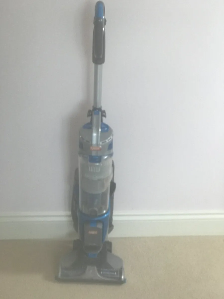 VAX HOOVER. Cordless Vacuum with lift out Hoover - Image 1