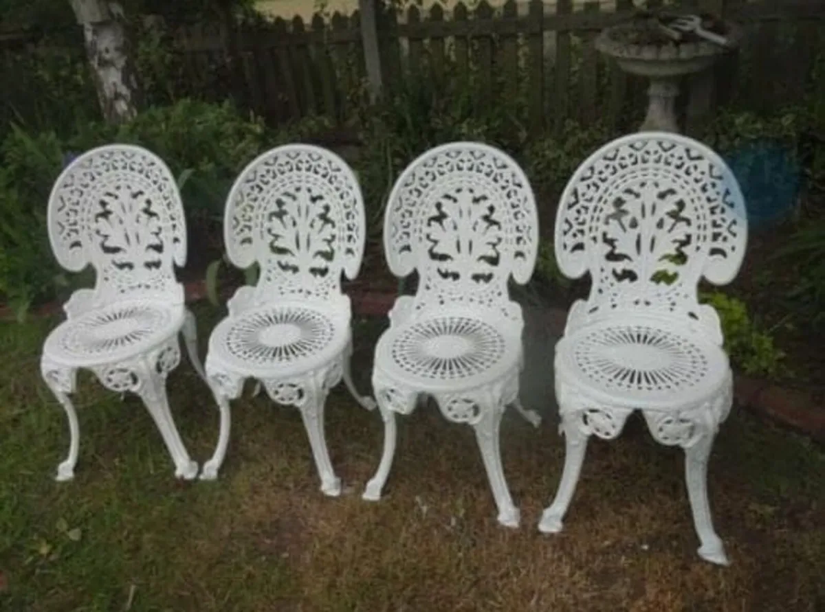 GARDEN / PATIO SET ~ TABLE AND 4 CHAIRS ~ CAST ALU - Image 3
