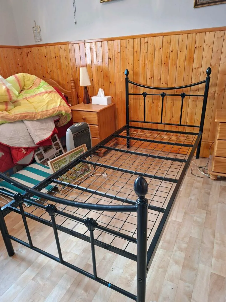 Single bed - Image 1