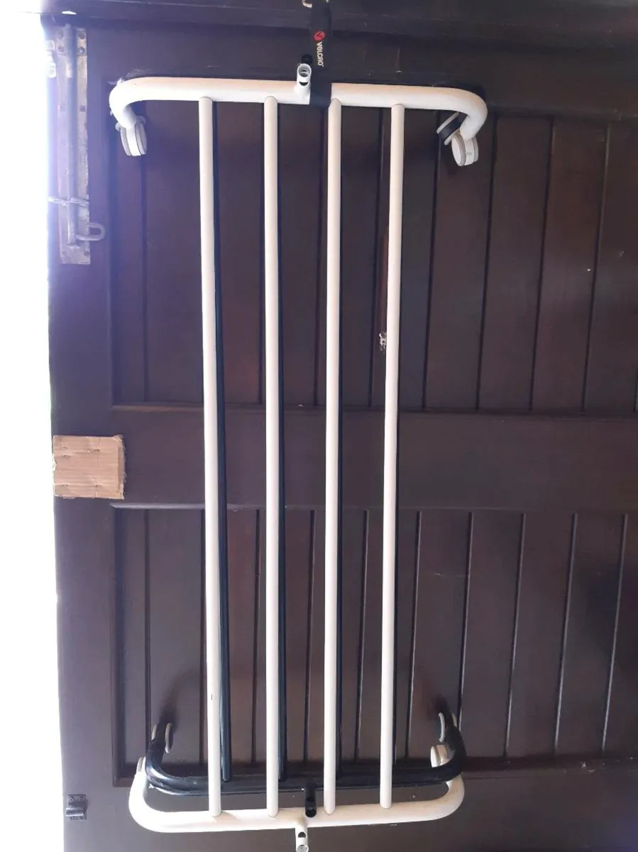 Clothes rails - Image 1