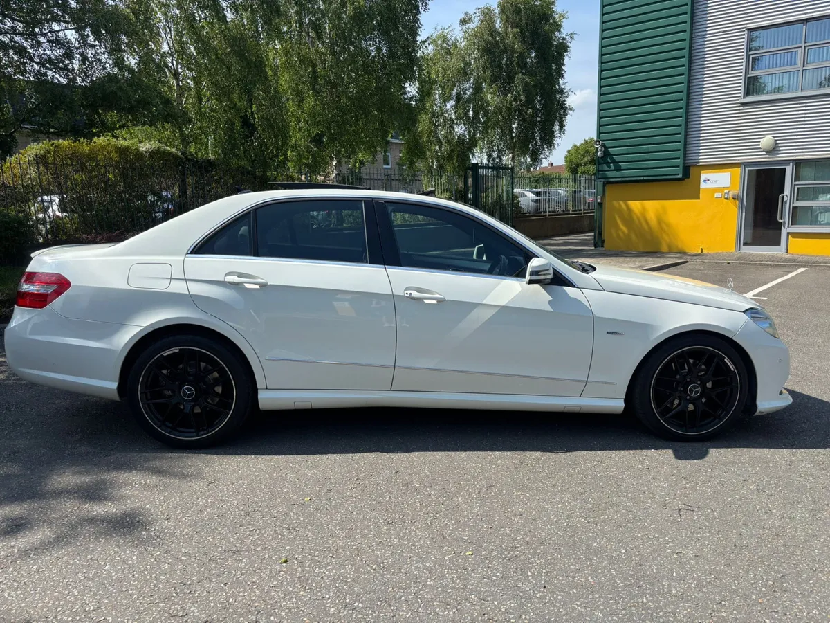 Mercedes-Benz E200 CDI AMG Line Auto - Image 3