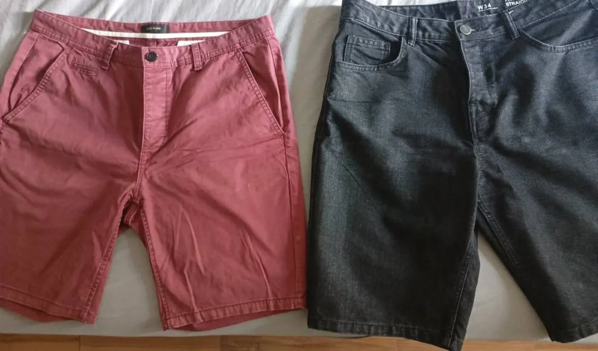 2 Men's Walking Shorts - Image 1