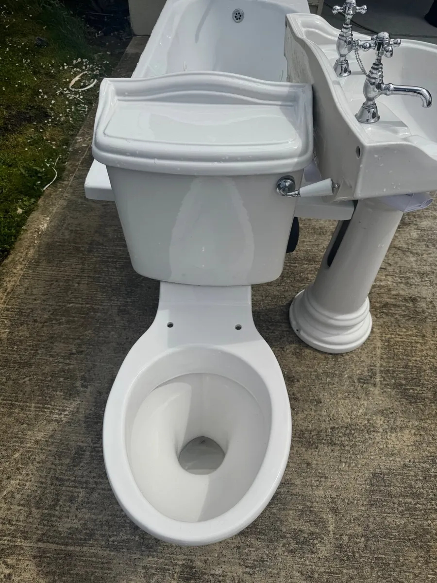 Electric stair, jacuzzi bath sink and toilet - Image 3