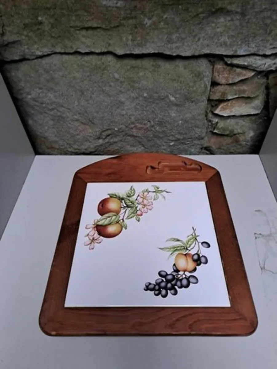 Vintage wooden cheese board with tile - Image 1