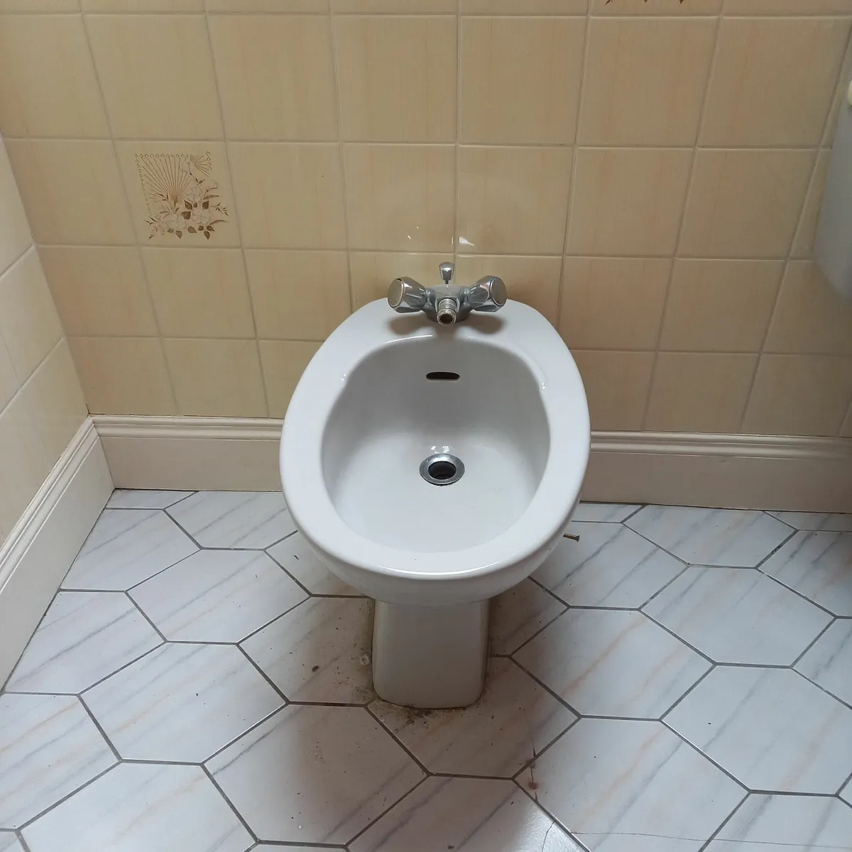Bathroom suite - Image 3