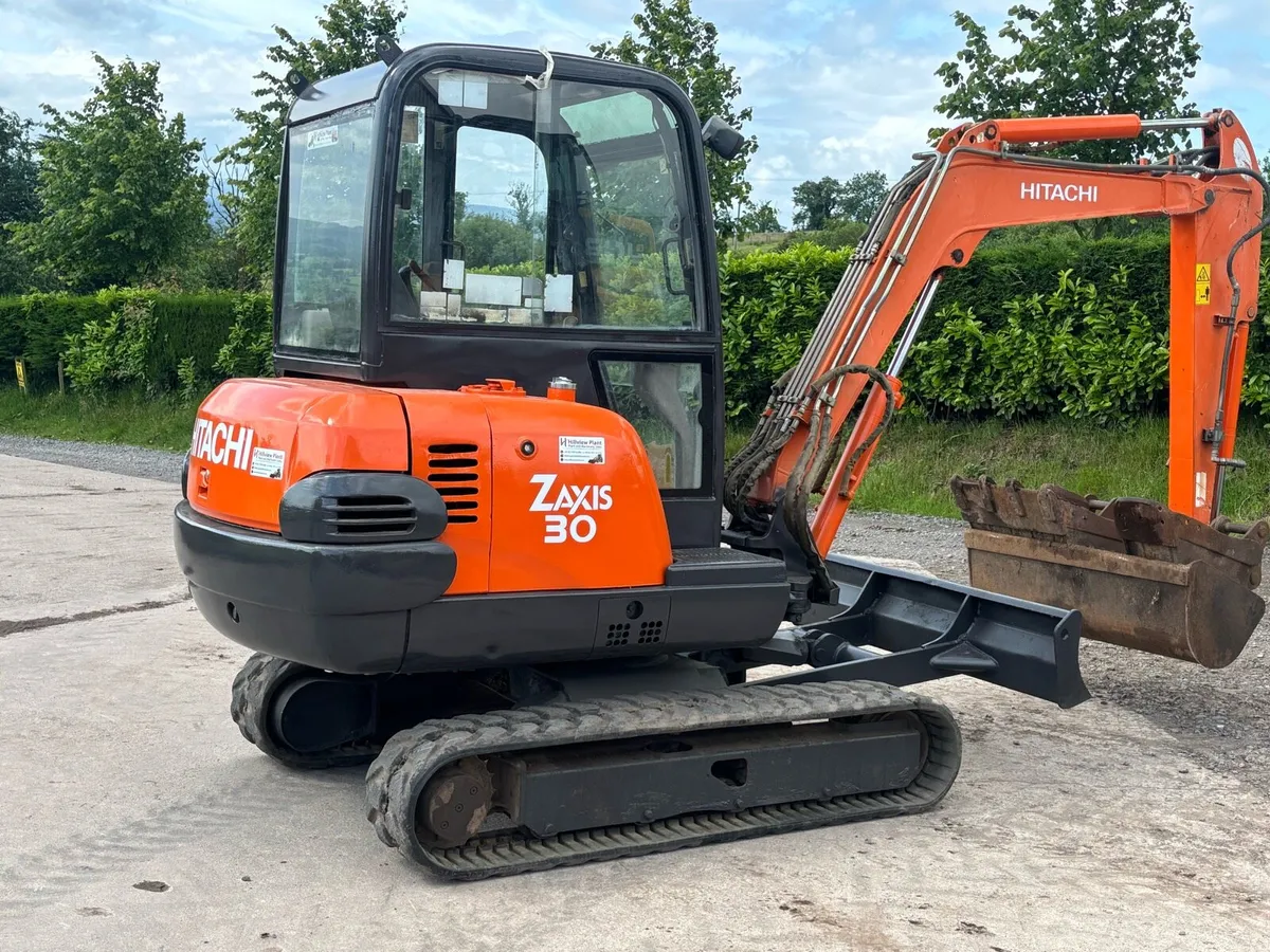 Hitachi ZX30 - Image 2