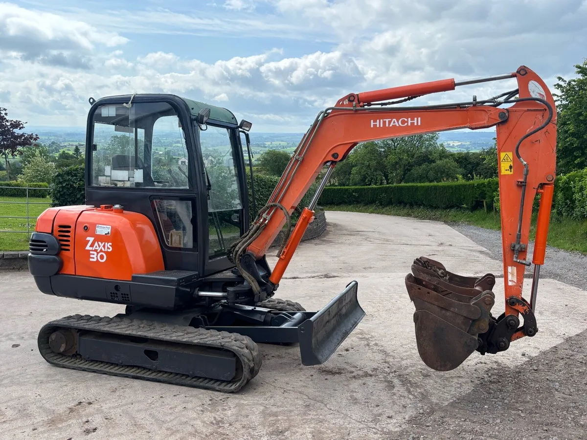 Hitachi ZX30 - Image 3