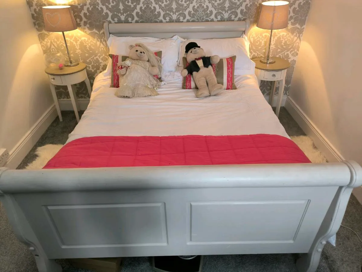 Double bed with mattress - Image 1