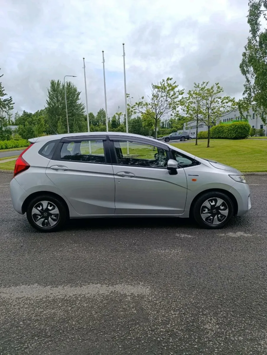 Honda Fit 2017 1.5 Hybrid Lom km 117000 - Image 2