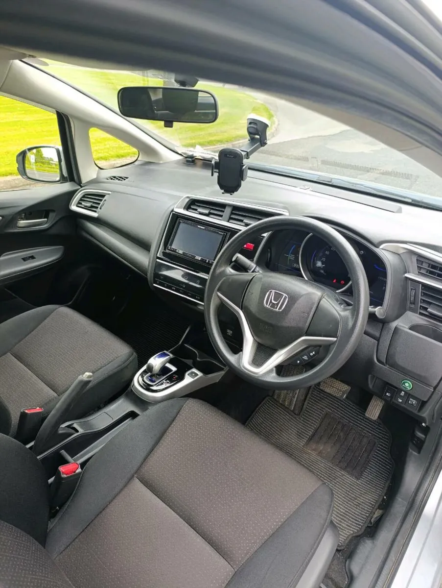 Honda Fit 2017 1.5 Hybrid Lom km 117000 - Image 4