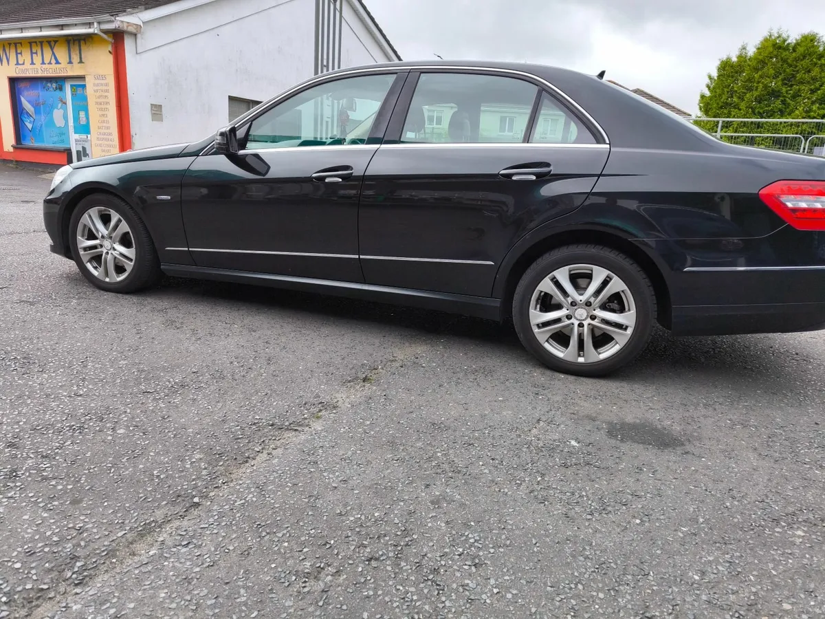 Mercedes-Benz E-Class 2010 - Image 3