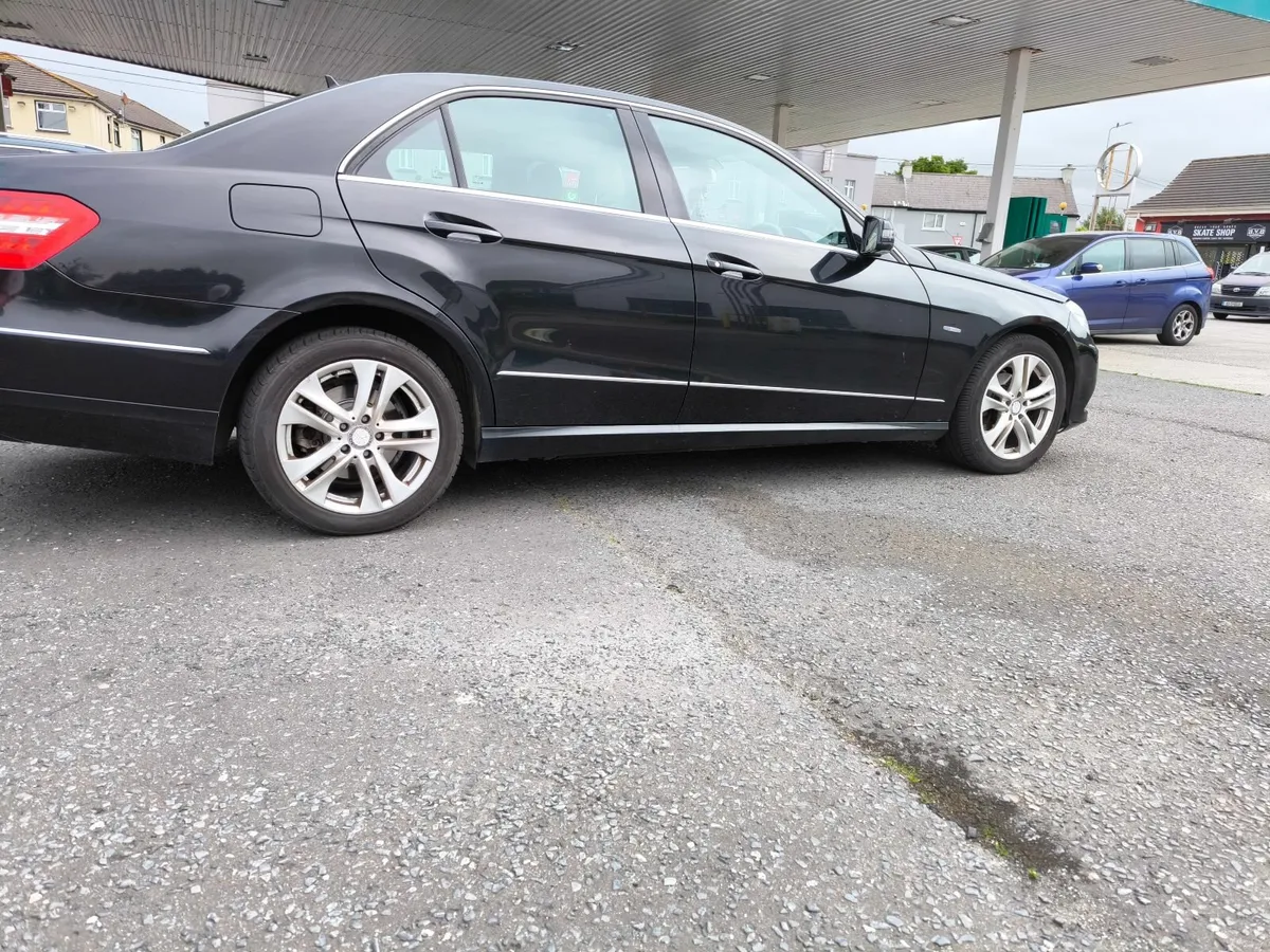 Mercedes-Benz E-Class 2010 - Image 4