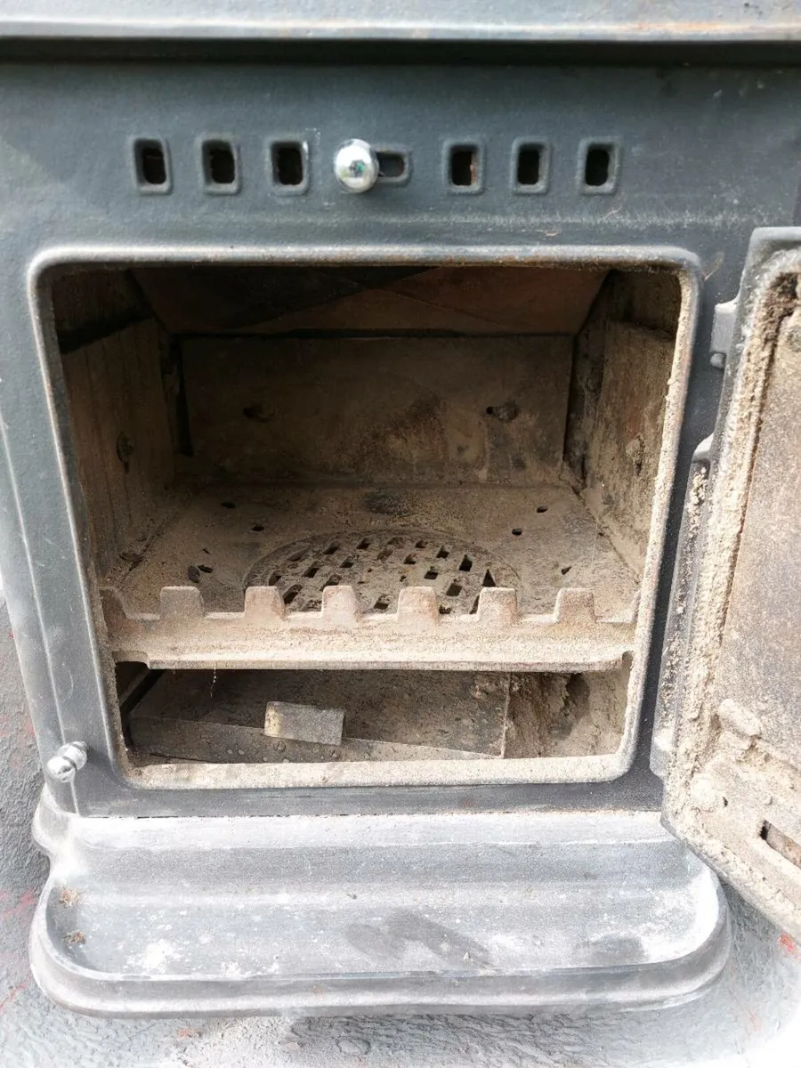 Solid fuel stove - Image 2