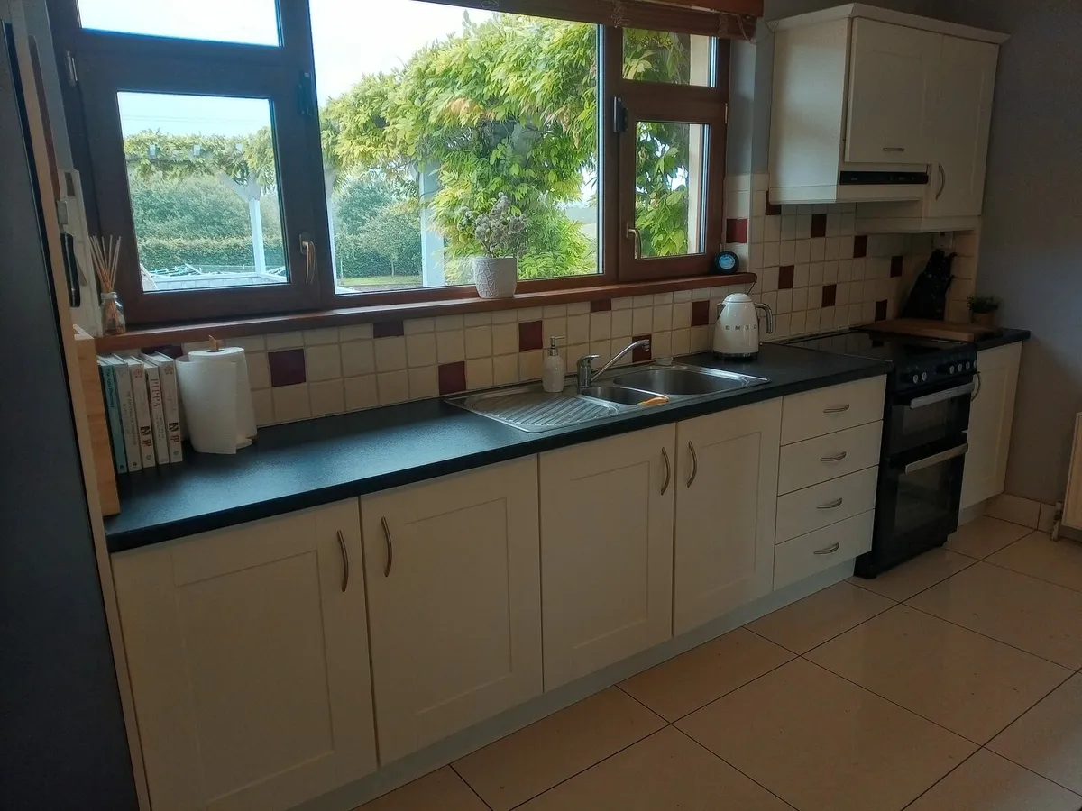 Kitchen units - Image 1