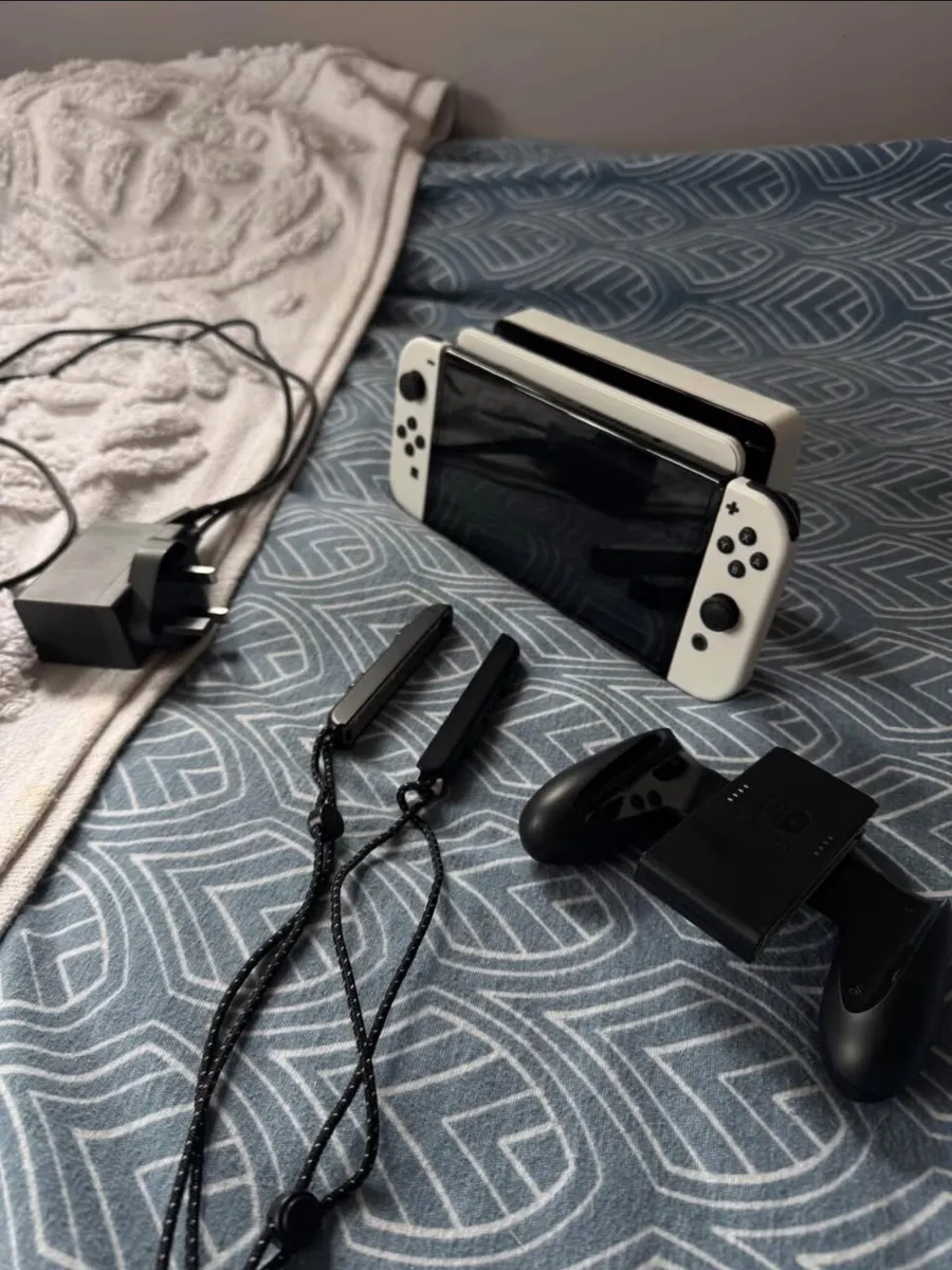 Nintendo Switch OLED - Image 1