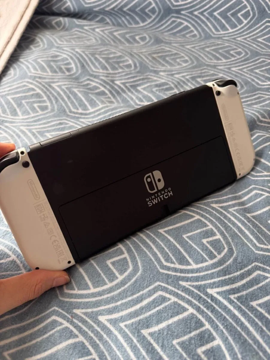 Nintendo Switch OLED - Image 4